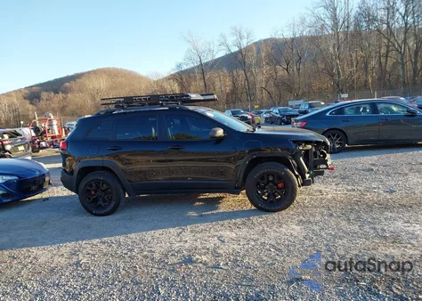 2015 Jeep Cherokee Trailhawk from USA, damaged, VIN 1C4PJMBS9FW780037